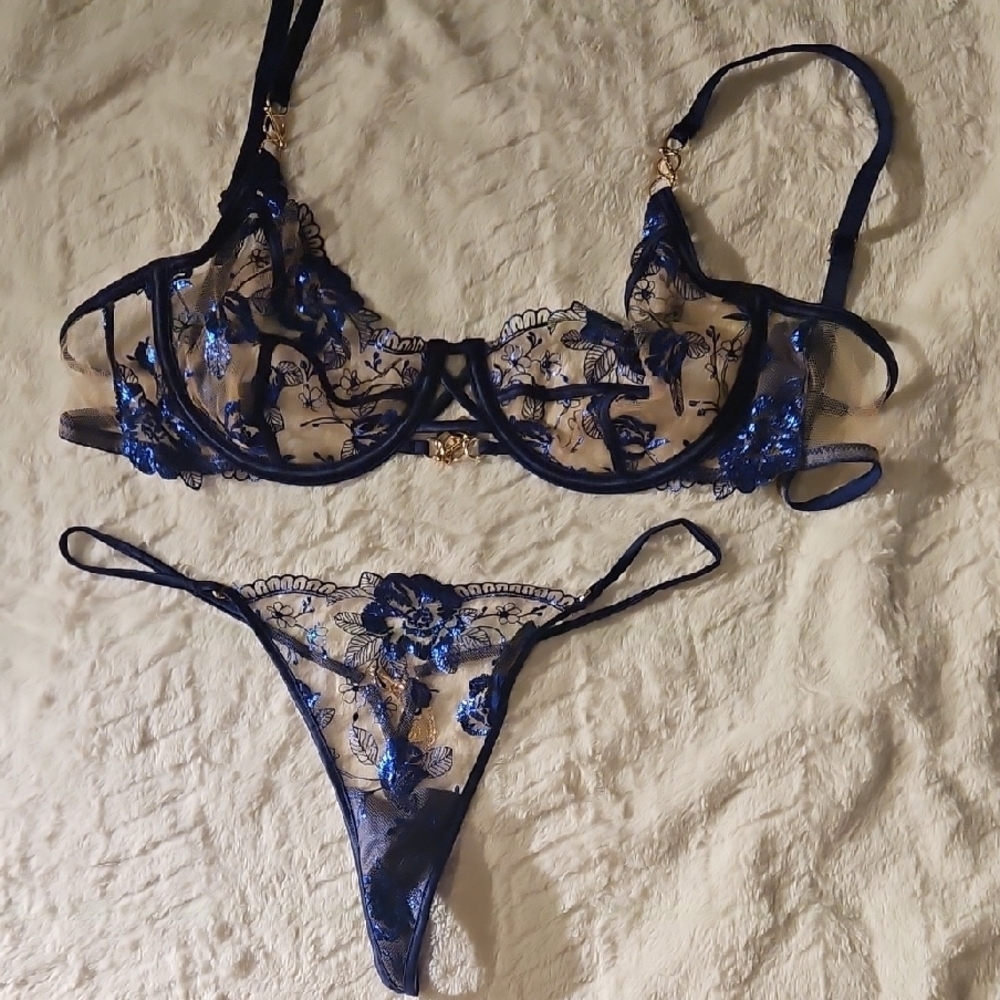 Elegant Blue Floral Lingerie Set